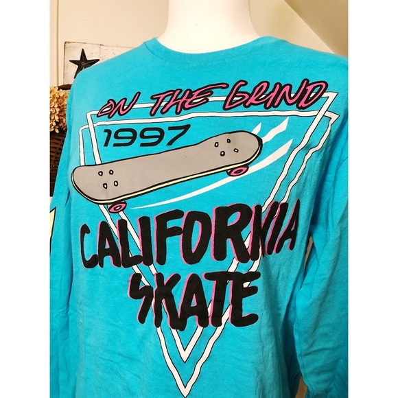 City Streets Tops - 90s Vintage Skateboard Top City Streets Tops - 90s Vintage Skateboard Top